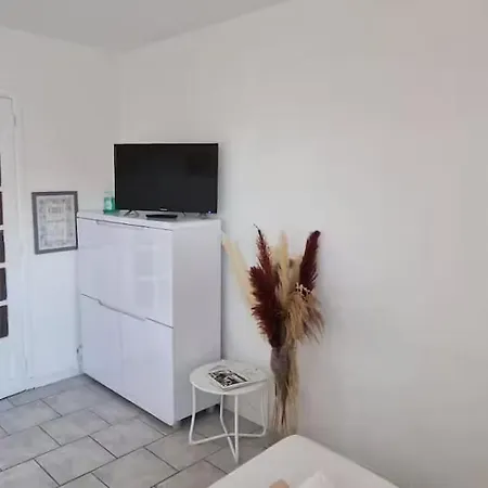 Beautiful Studio Ideal For A Romantic