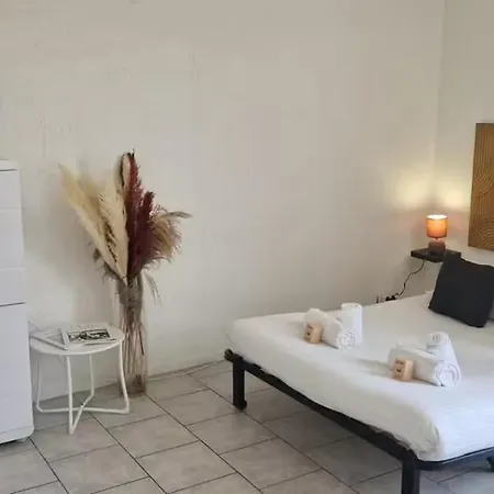 Beautiful Studio Ideal For A Romantic